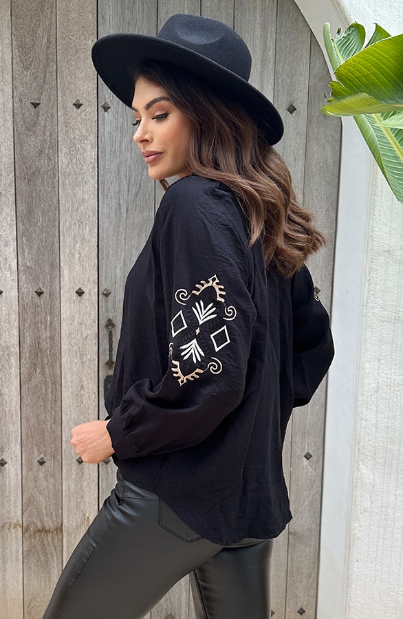 Blouse Embroidery Sleeve Zwart – shoparchief, foto 3