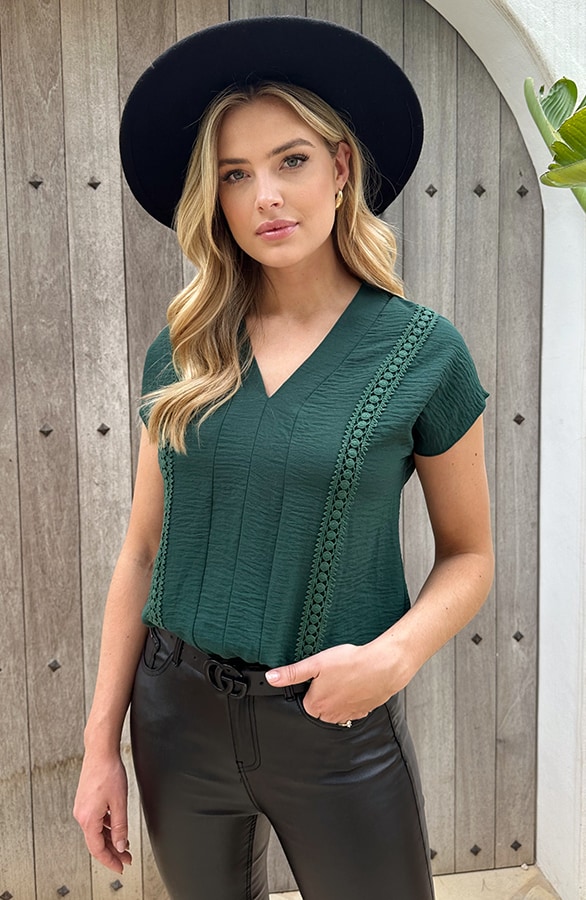 Romantic V-Hals Top Smaragd – shoparchief