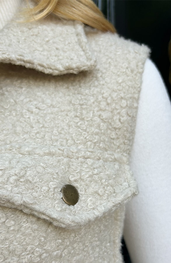 Boucle Gilet Met Knopen Beige – vesten, foto 7