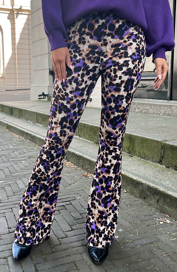 Flared Broek Panterprint Purple – shoparchief