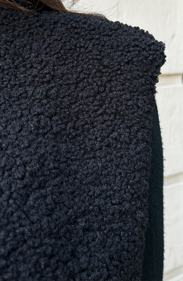 Gilet Pocket Teddy Zwart – shoparchief, foto 6