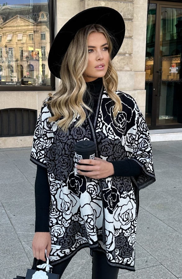 Floral Poncho Zwart – shoparchief