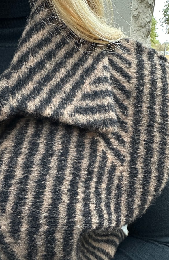 Oversized Woven Gilet Graphic Camel – vesten, foto 6