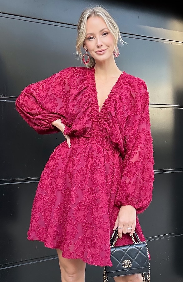 V-Ausschnitt Kleid mit weiten Ärmeln Bordeaux, Shoparchiv