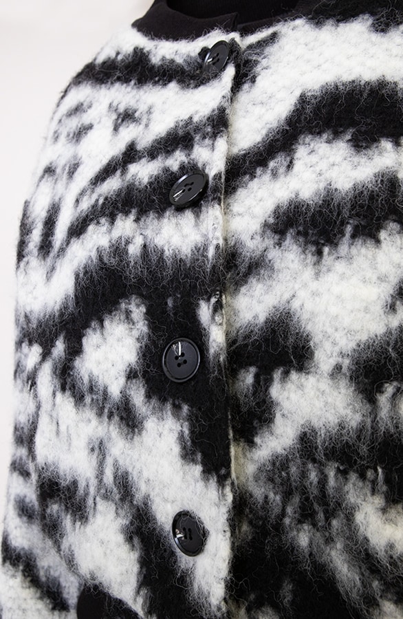 Soft Button Bomber Jacket Zwart Wit – shoparchief, foto 2