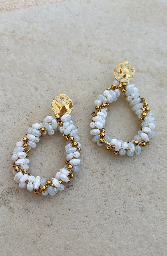 Elegant Beads Oorbellen Goud Ecru – shoparchief