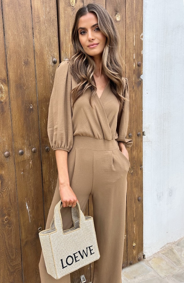 Timeless V-Hals Jumpsuit Latte – shoparchief
