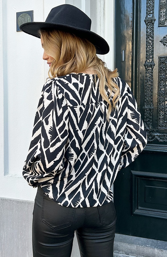 Ruffle Blouse Met Pofmouwen Print Zwart – shoparchief, foto 5