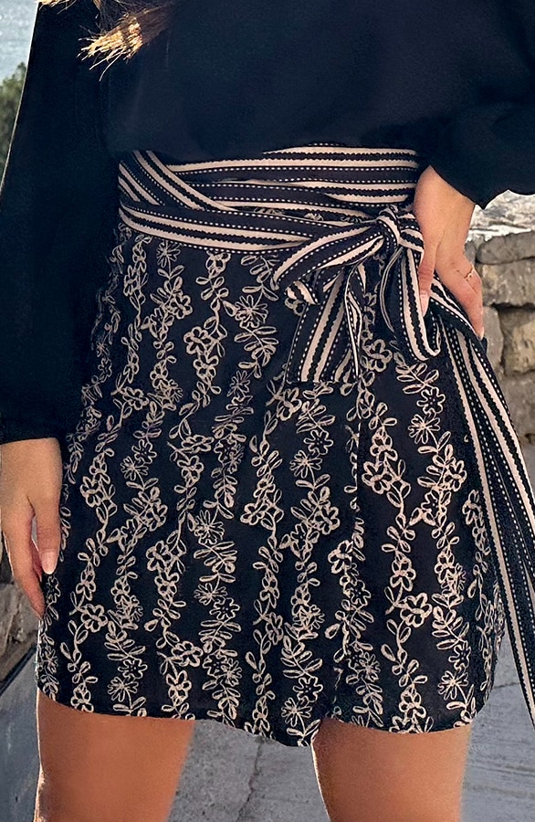 Wrap Skirt Lulu Zwart – shoparchief