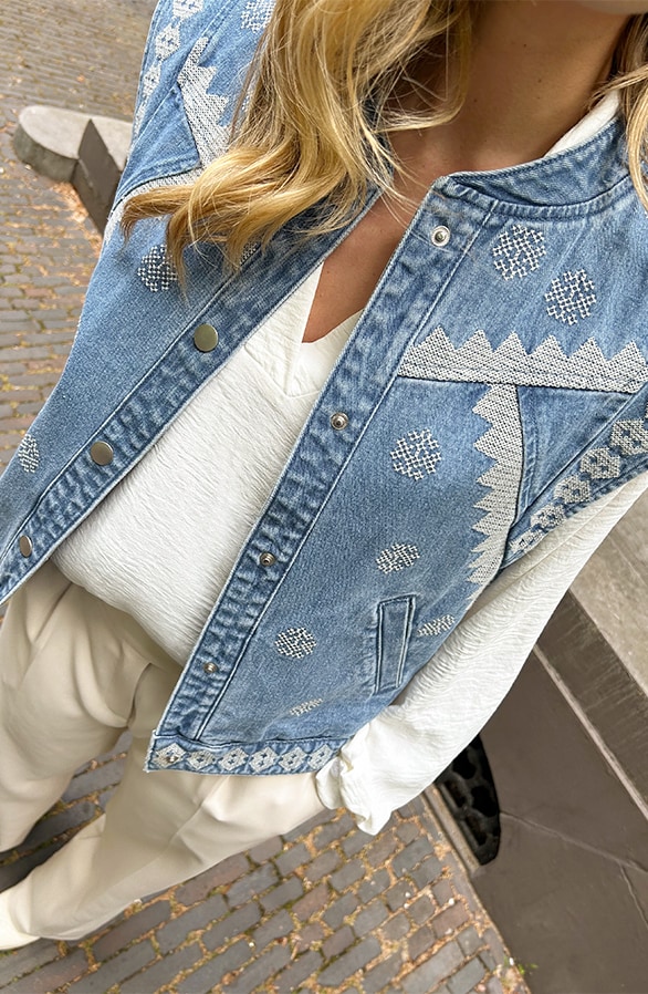 Embroidery Denim Gilet Schouderdetail – gilets, foto 4