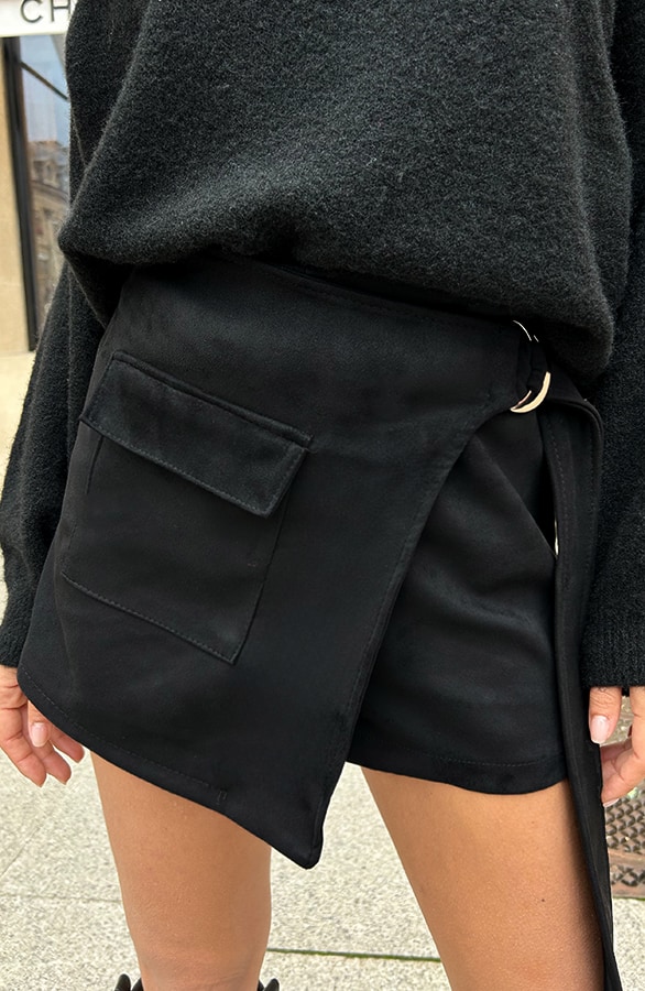 Suede Belt Skort Black – shorts