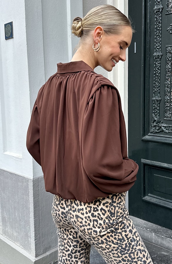 Gedrapeerde Cropped Blouse Choco – blouses, foto 4