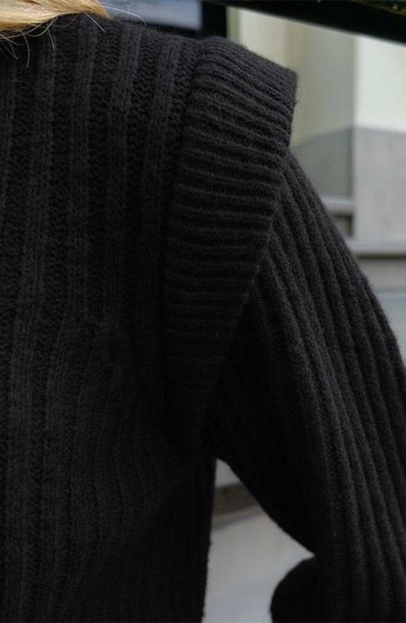 Knitted Shoulder Detail Trui Zwart – truien, foto 4