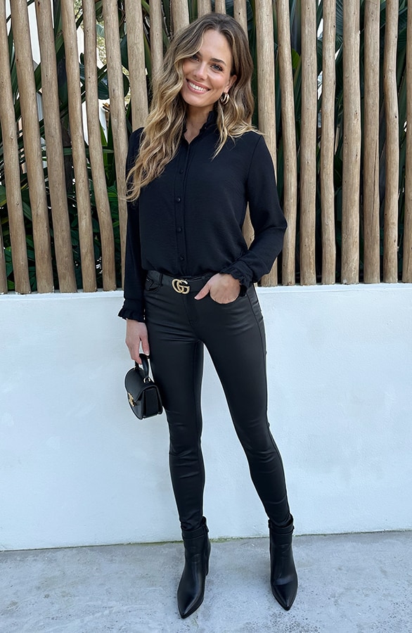 Ruffle High Neck Blouse Zwart – blouses, foto 5