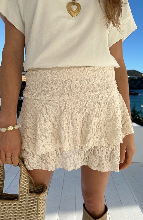 Lace Skort Smocked Beige – shorts