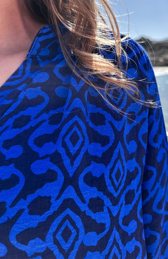 Viscose Blouse Met Print Kobalt Blue – blouses, foto 5