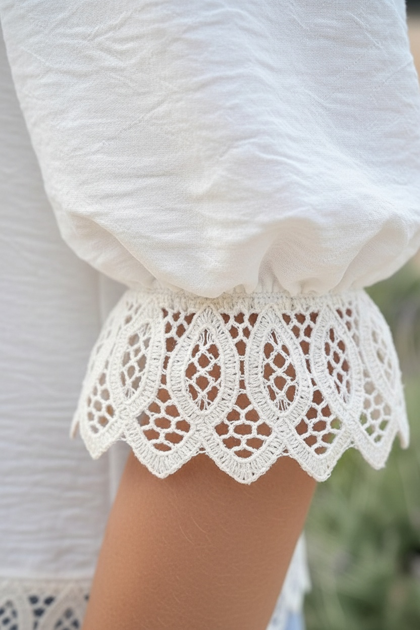 V-Hals Blouse Met Kantdetail En Pofmouwen Ecru – tops, foto 4