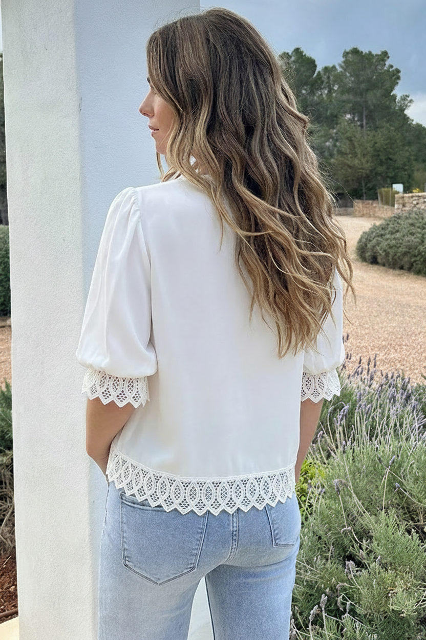 V-Hals Blouse Met Kantdetail En Pofmouwen Ecru – tops, foto 3