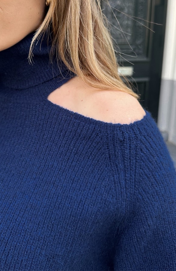 Soft Col Neck Open Shoulder Marine – truien, foto 6