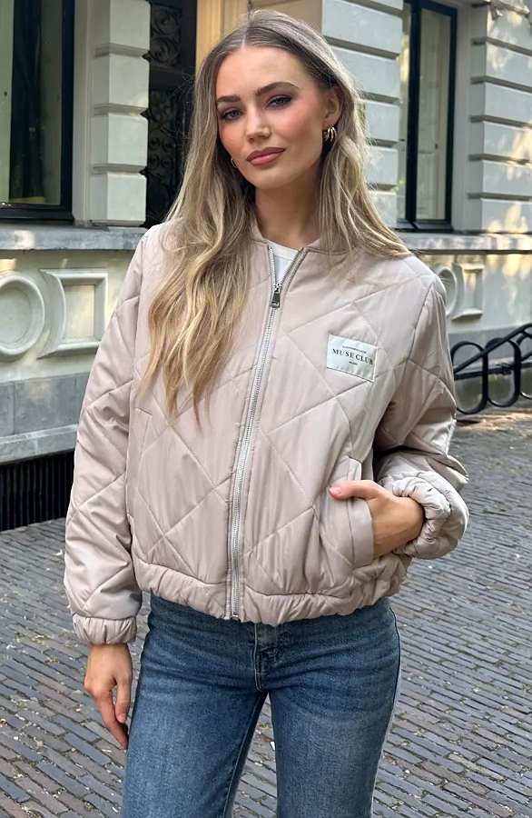 Classic Bomber Jacket Muse Club Beige – jassen, foto 3