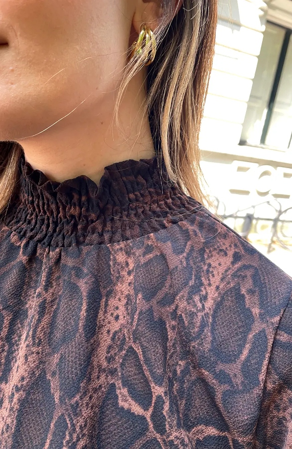 Col Blouse Snake Print Choco – tops, foto 6