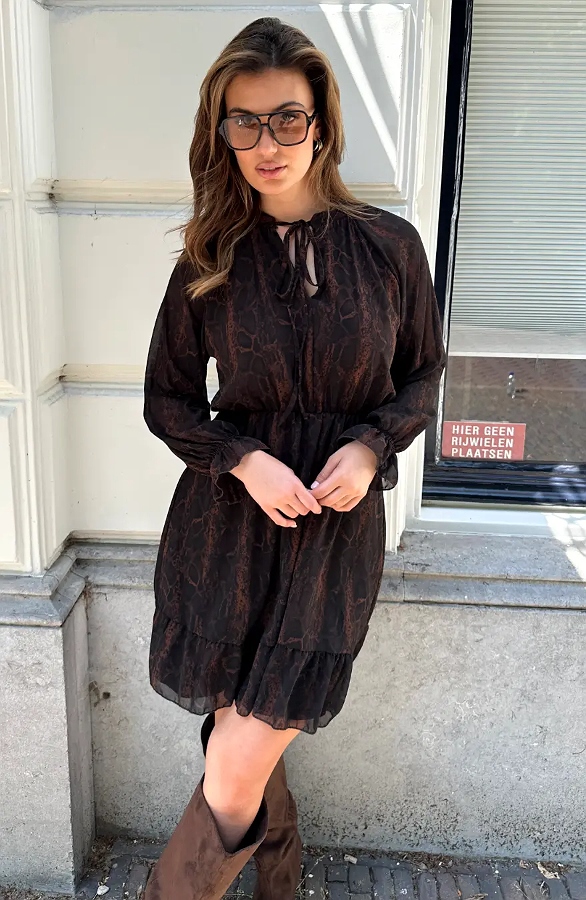Ruffle Snake Print Jurk Choco – jurken, foto 7