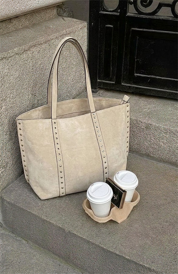 Suedine Shopper Tas Met Studs Beige – alle accessoires