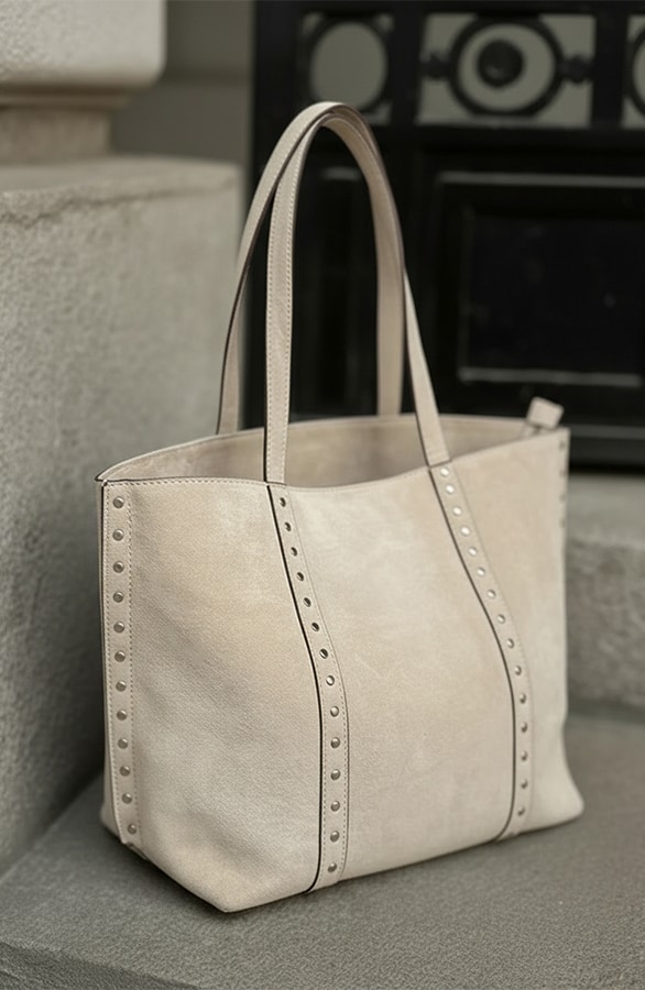 Suedine Shopper Tas Met Studs Beige – alle accessoires, foto 2