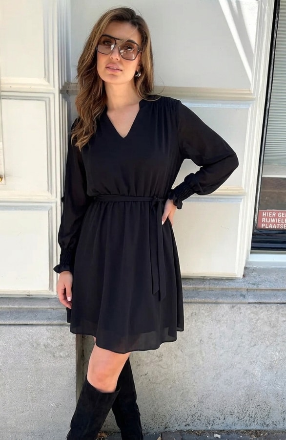 V-hals Smocked Jurk Zwart – jurken