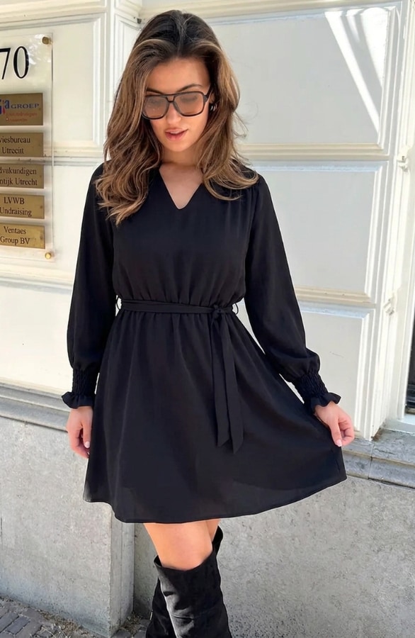 V-hals Smocked Jurk Zwart – jurken, foto 3