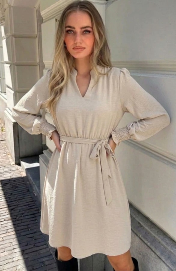 V-hals Smocked Jurk Beige – jurken, foto 3