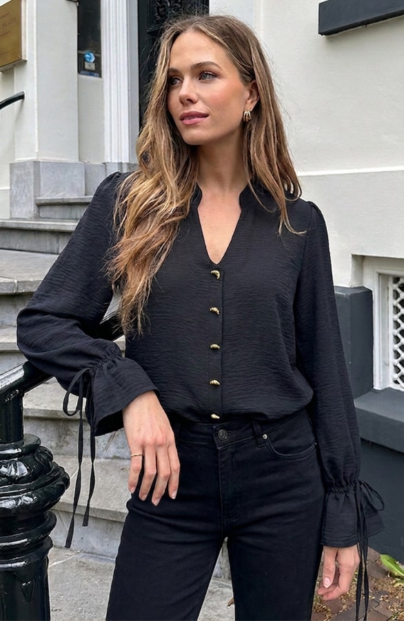 V-hals Ruffle Croissant Knopen Blouse Zwart – blouses